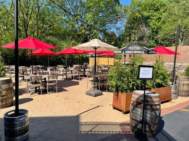 outdoor dining at the Churchville Inn